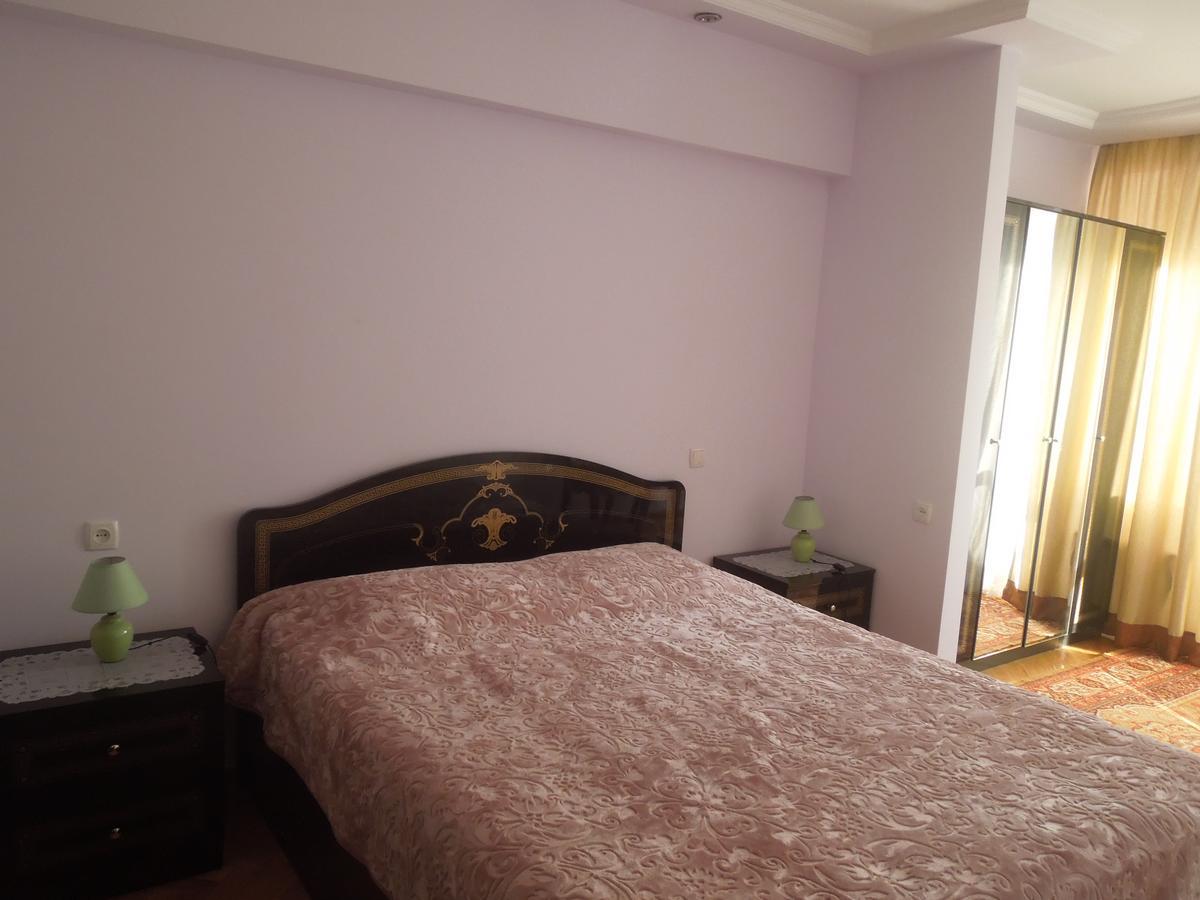 Nellie'S Apartment Batumi Ngoại thất bức ảnh
