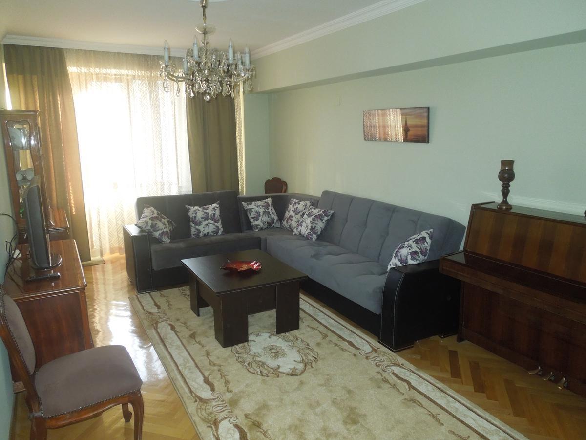 Nellie'S Apartment Batumi Ngoại thất bức ảnh